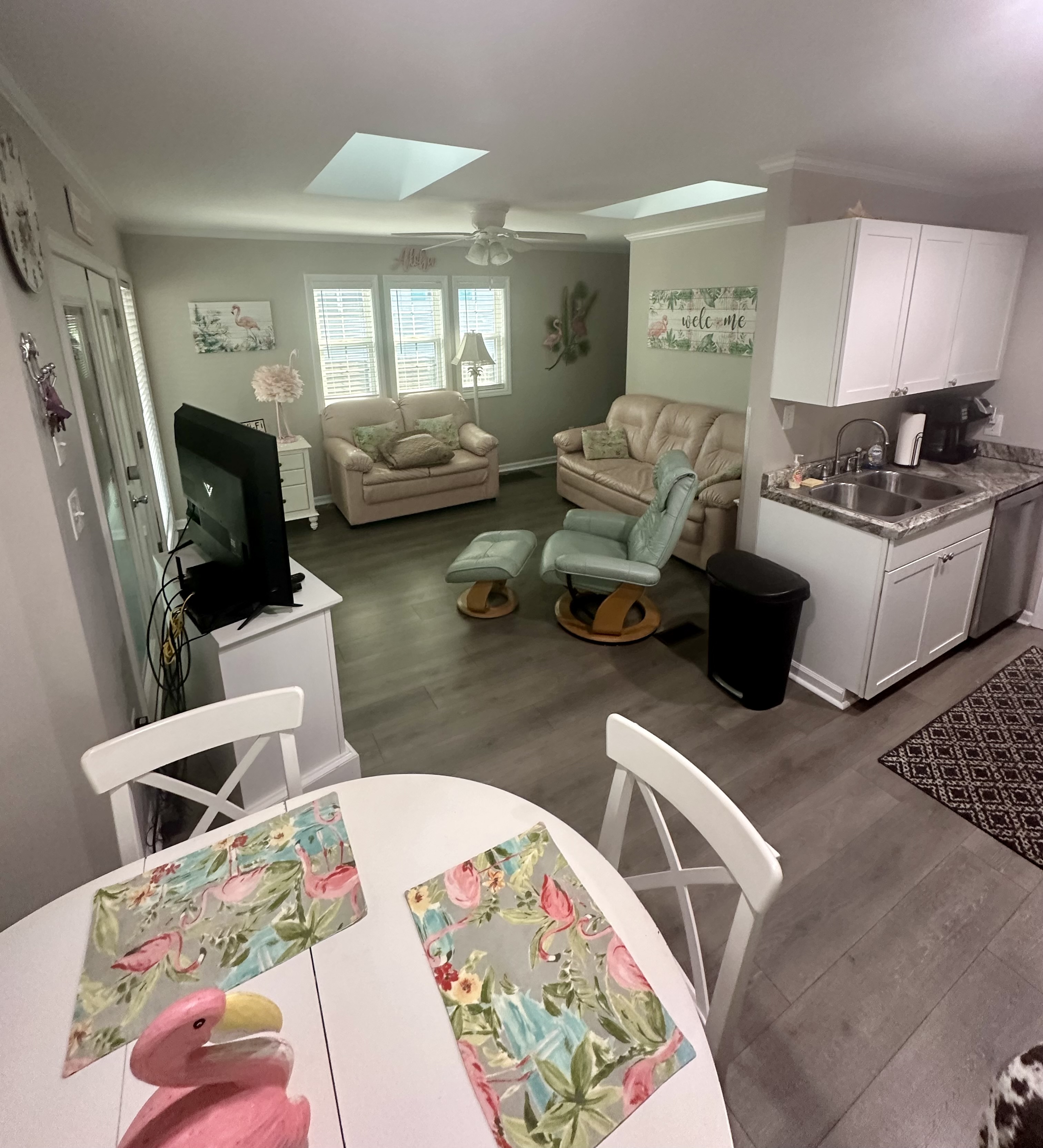 Cottage Fun Cozy Vacation Cottage with Fun Tropical Vibe🦩 | Homeowners at Ocean Lakes